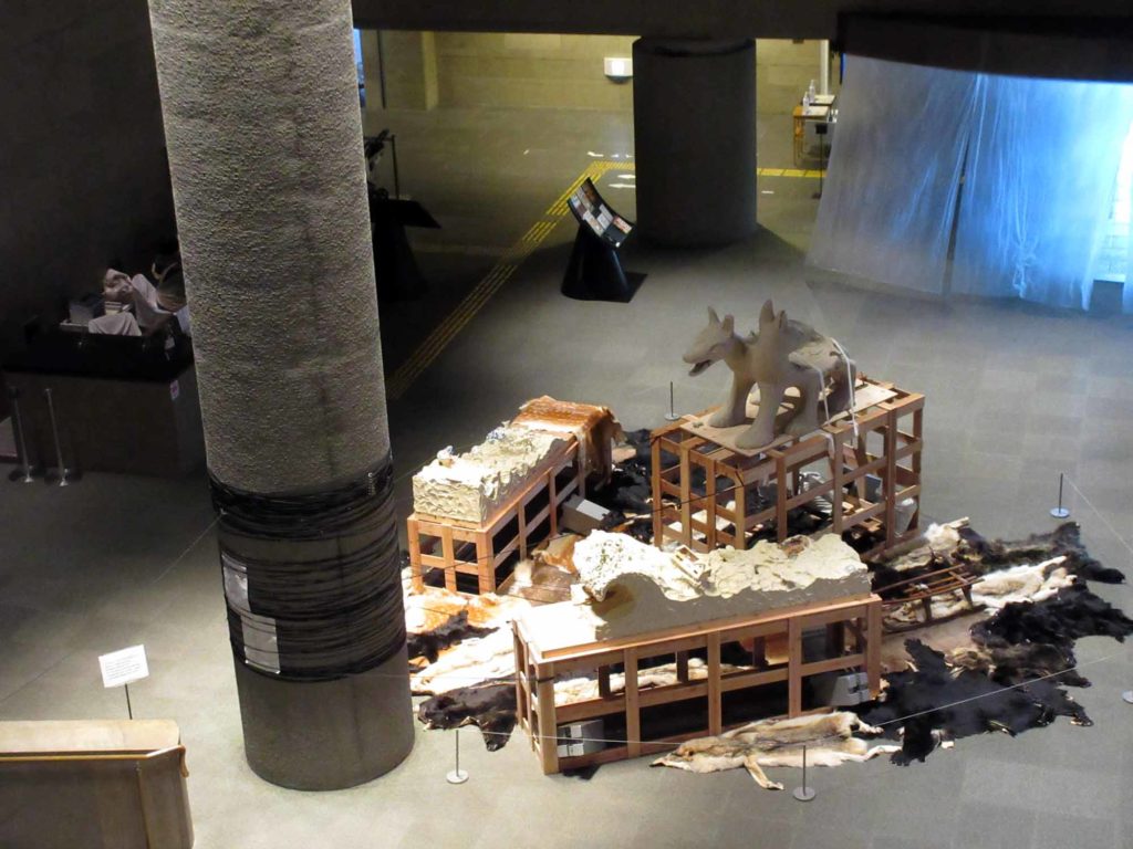 鴻池朋子「みる誕生」